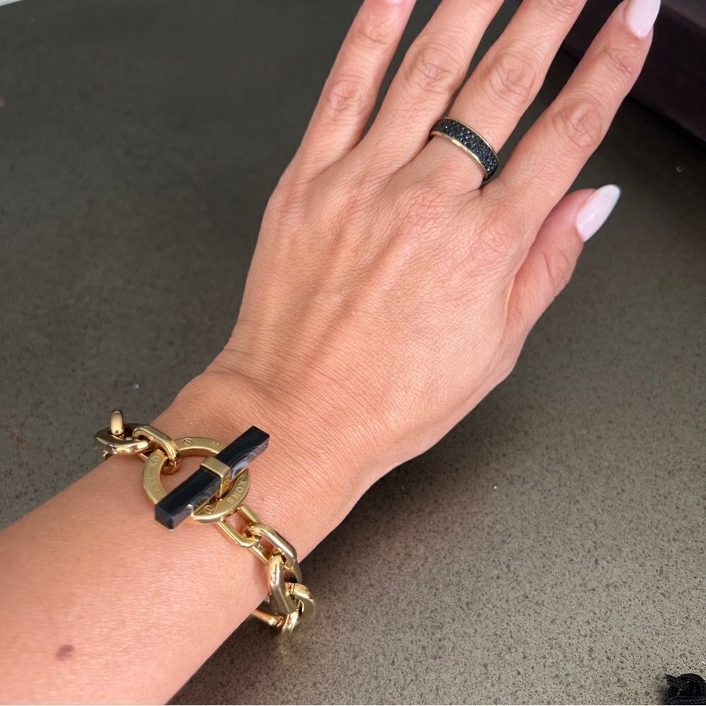 MICHAEL KORS Resin Toggle Link Bracelet - Picture 4 of 7